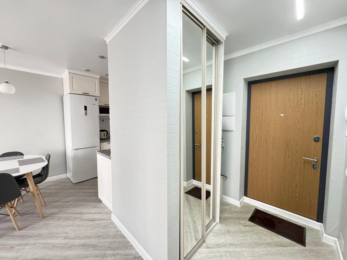 Апартаменты Четырехместная дизайнерская квартира в ЖК "Новин"