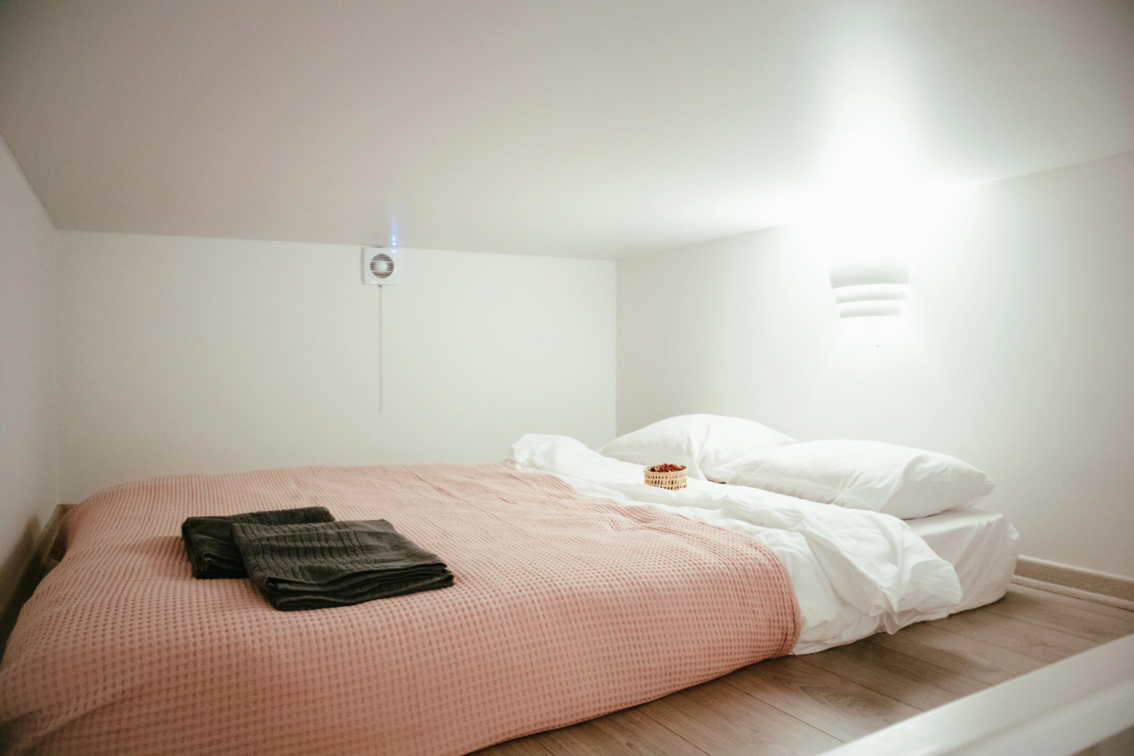 Апартаменты Двухуровневая студия с видом на Невский