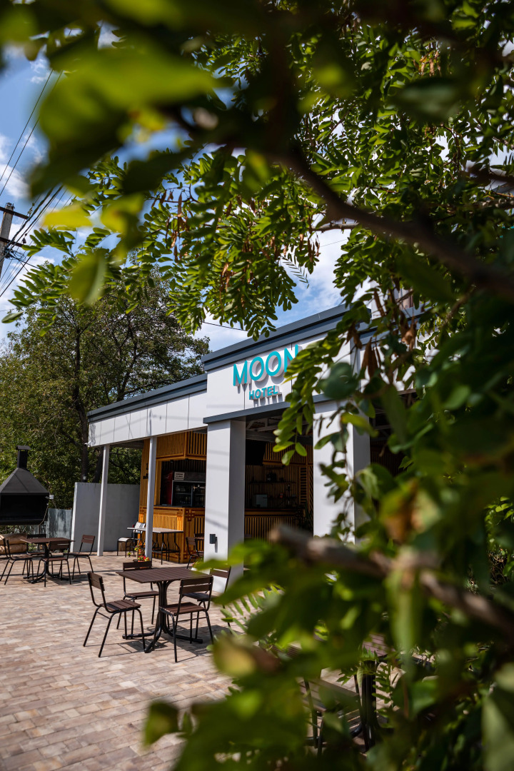 Отель Moon Hotel