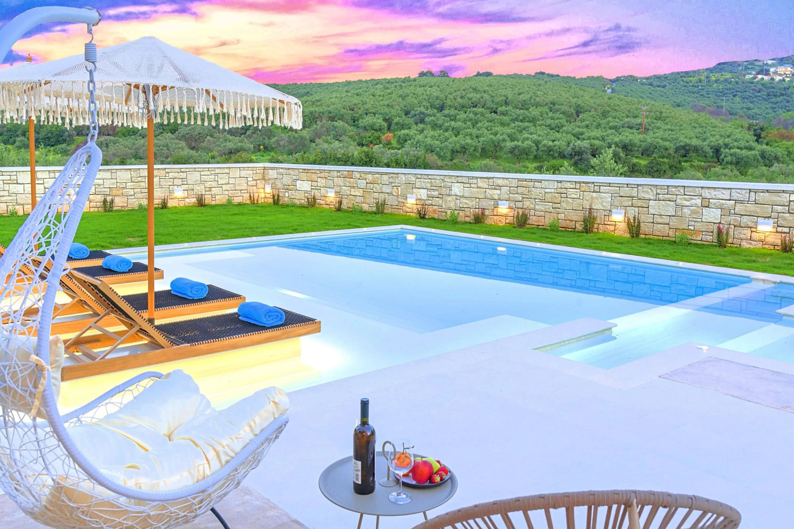 Вилла Blue Lake Heated Pool