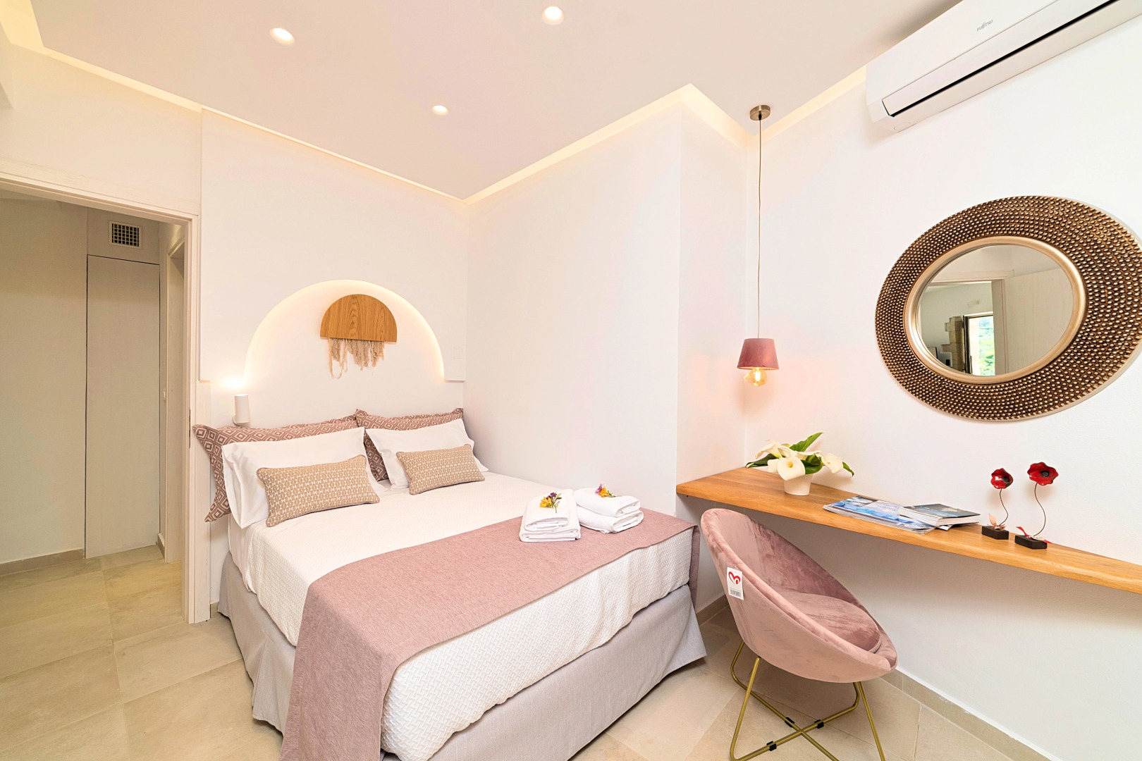 Вилла Blue Lake Heated Pool