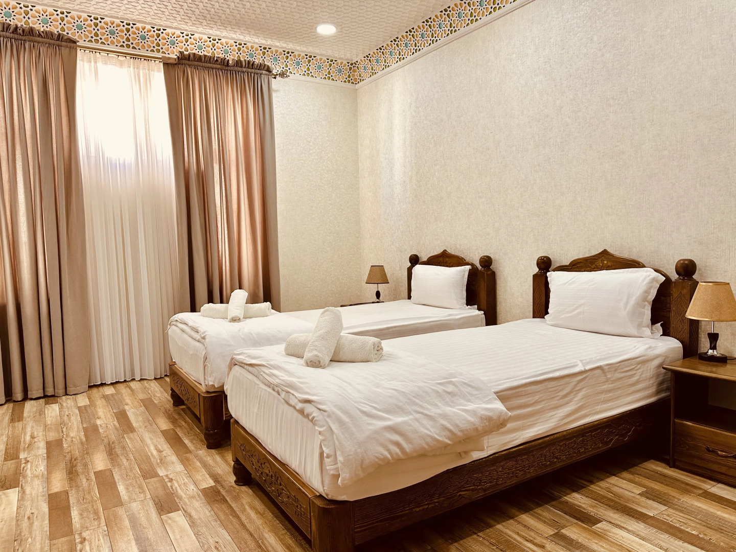 Отель Ayvan Plaza