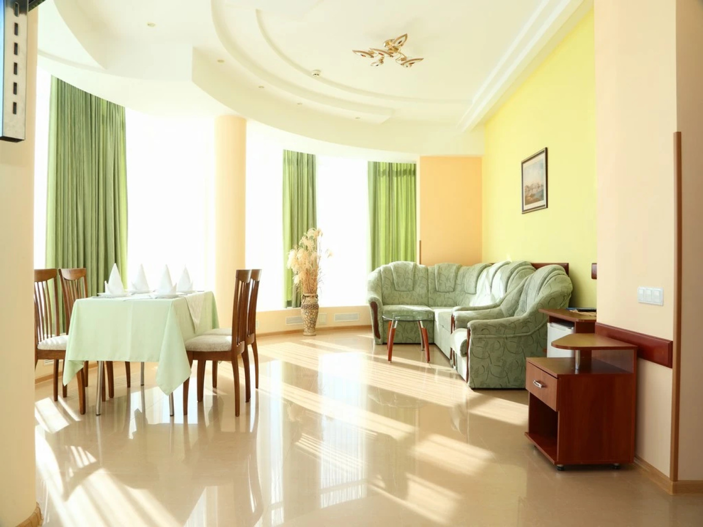 Отель Мажестик