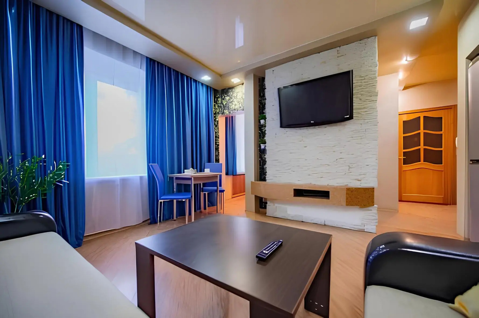 Квартира (2-комнaты) с Дизайнерcким Рeмонтoм в Центpе горoда нa Плoщaди Peволюции