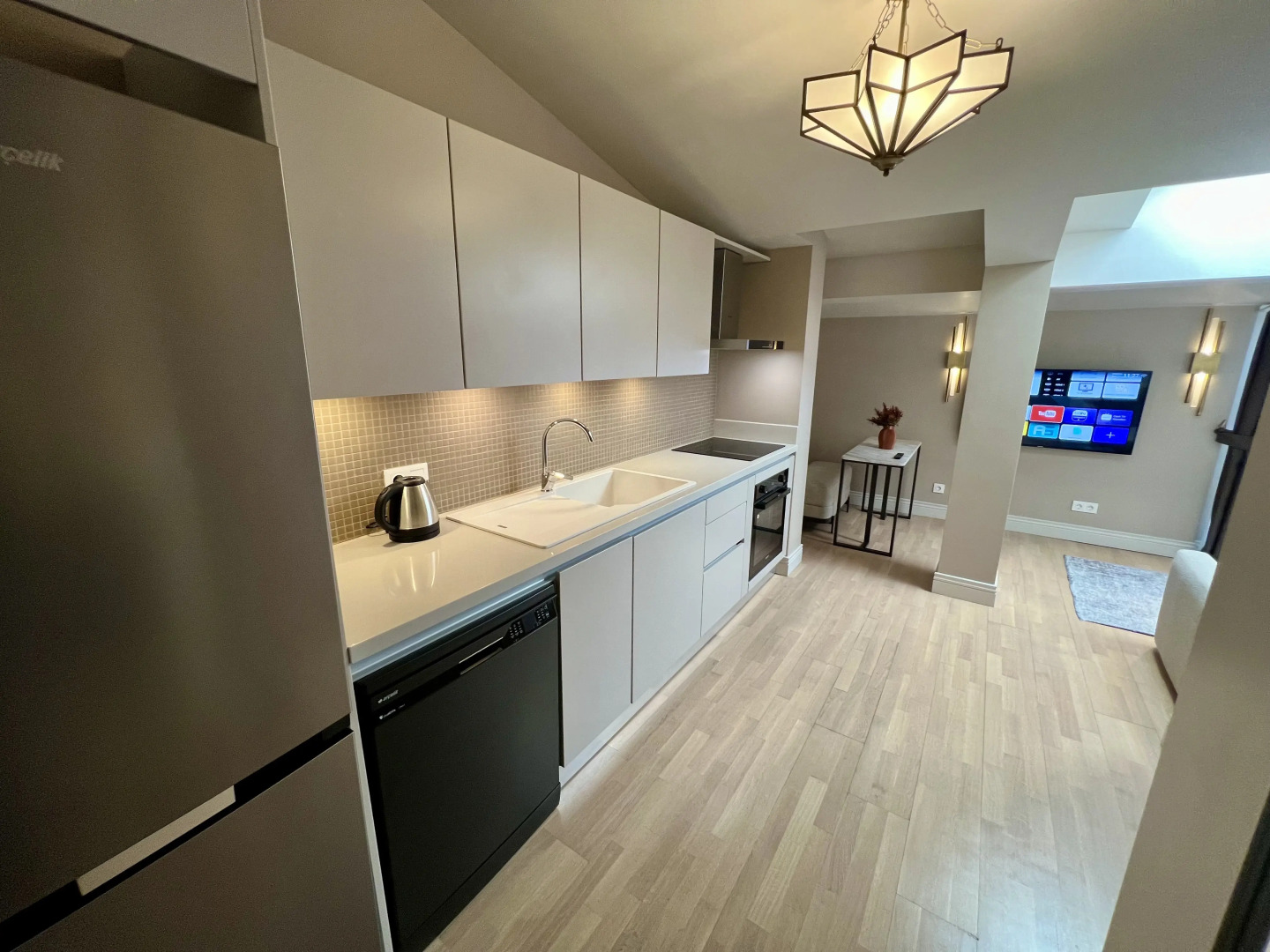 Отель Weingart Suites