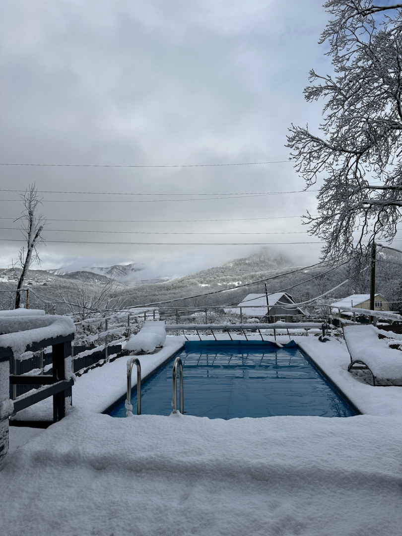 Частный Дом с Бассейном Мансардой и Видом на Горы