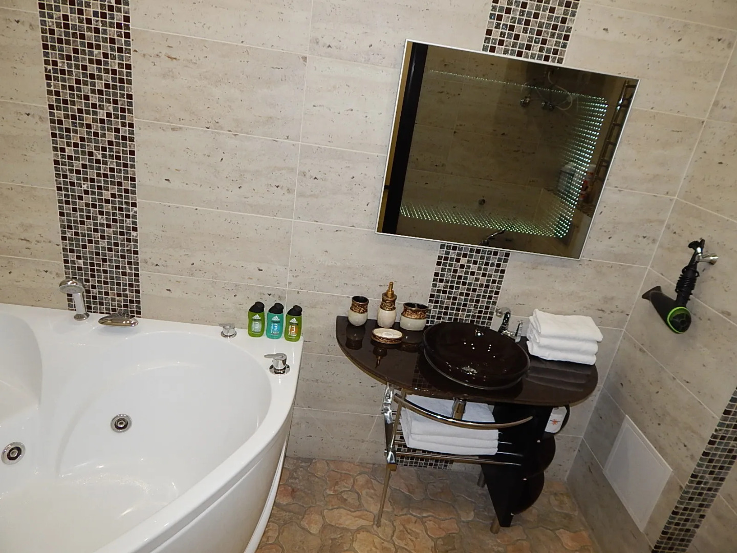 Элитная 2х квартира класса люкс с камином, джакузи и кондиционером на ул. Ядринцевская. Метро площадь Ленина