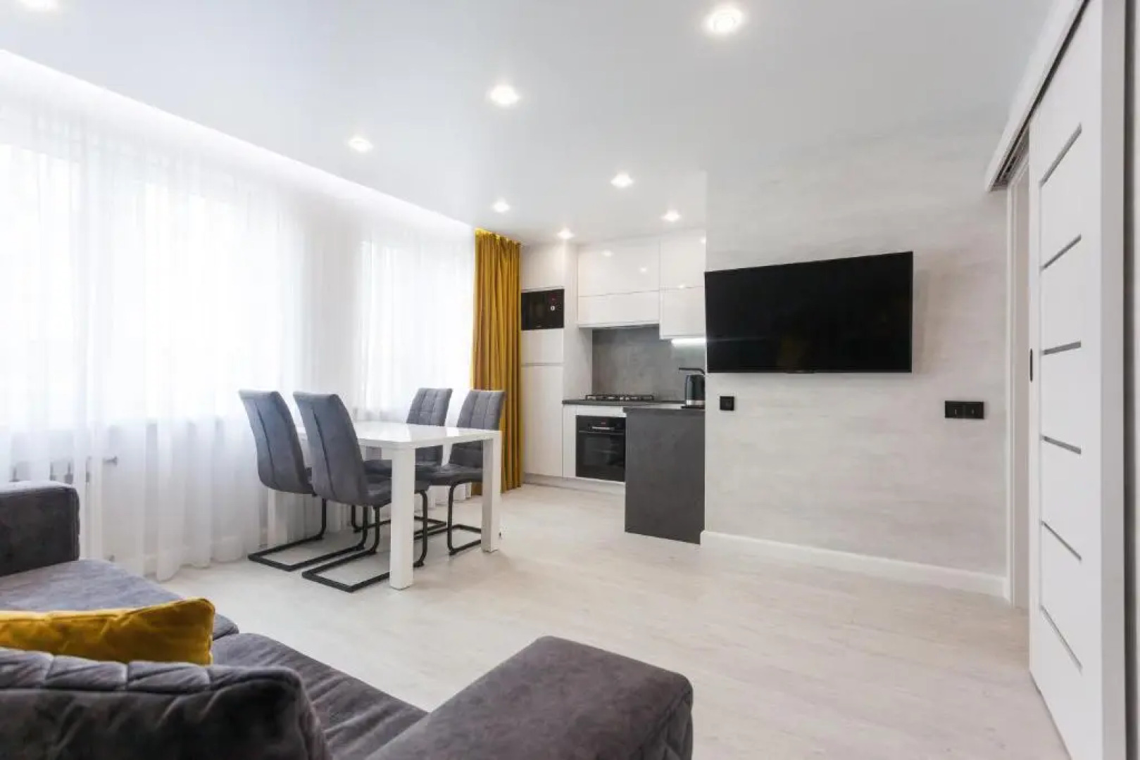 Апартаменты Трёхкомнатный Люкс, центр, площадь Победы, Черняховского 10А, Колибри#10А