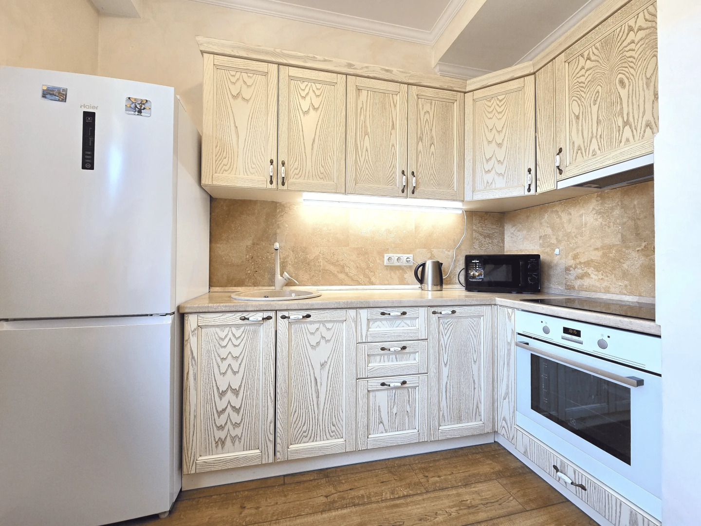 Квартира теплая с отдельной спальней полноценной кухней и видом на горы