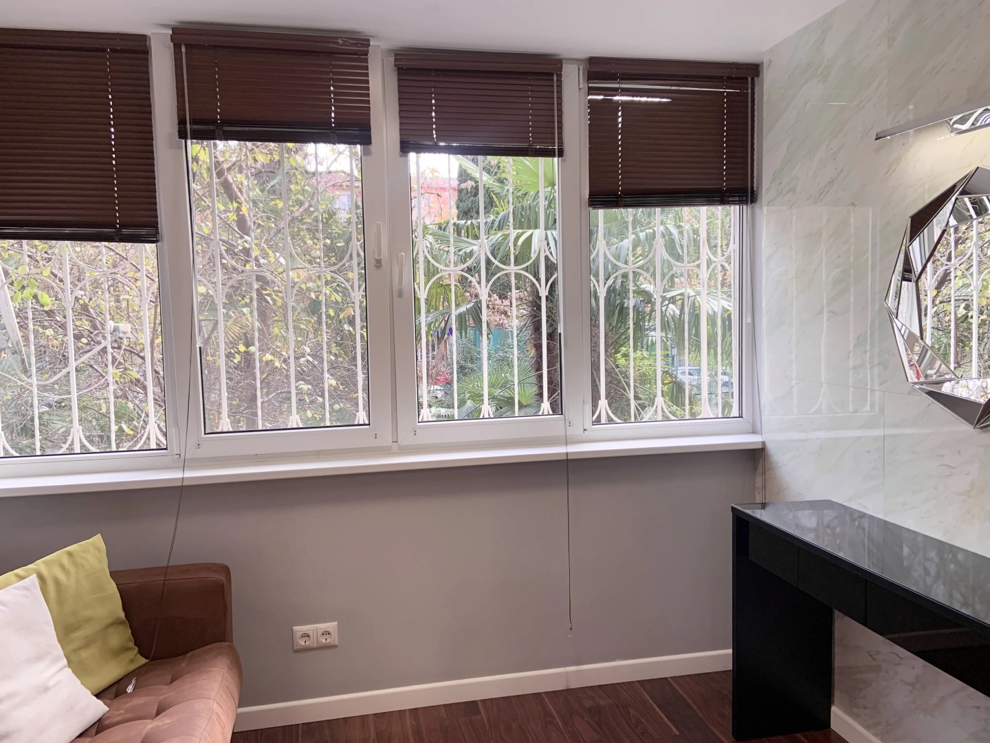 Квартира Уютная в Тихом Центре на Роз 61 10 Минут до Моря