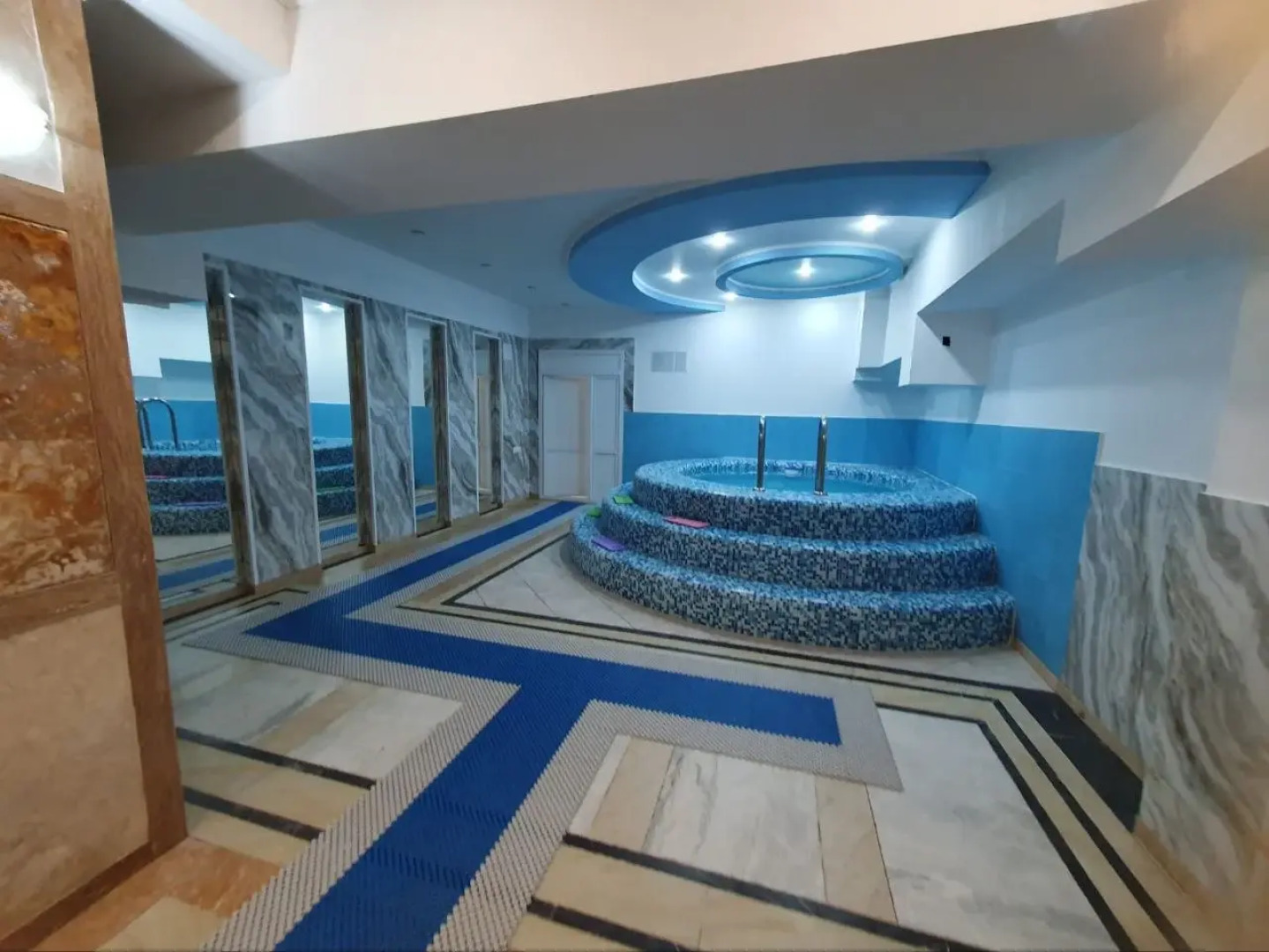 Квартира Уютная в Комплексе с Бассейном