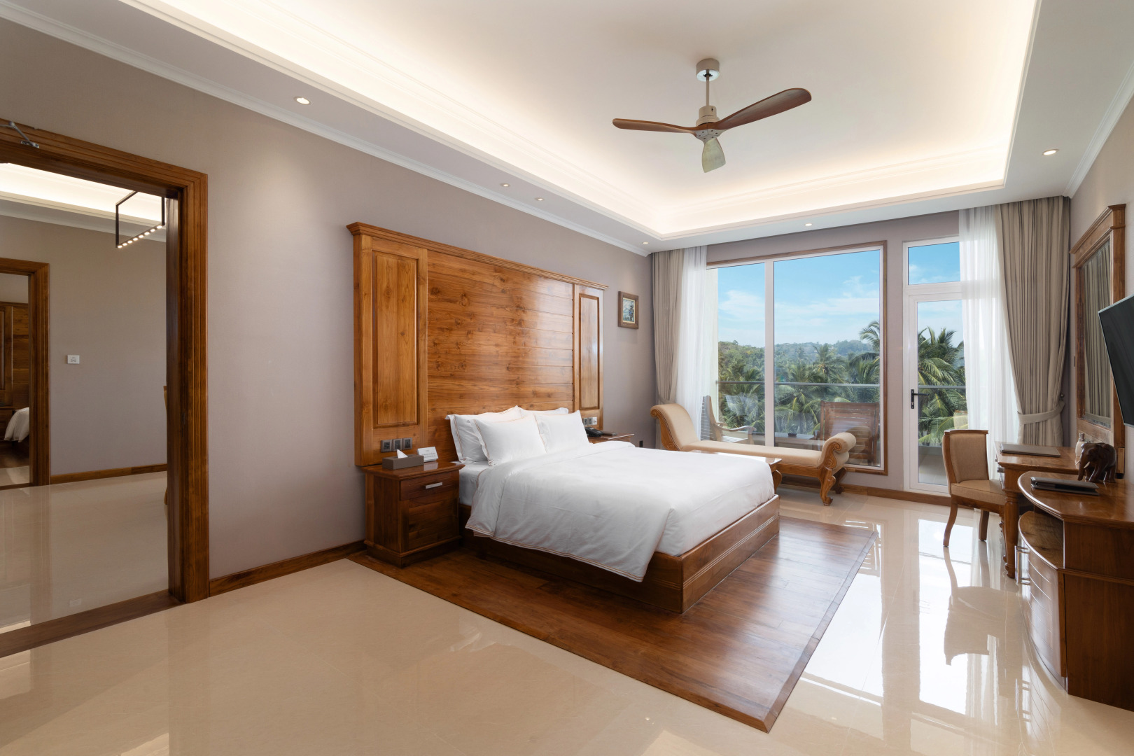 Отель Araliya Beach Resort and Spa