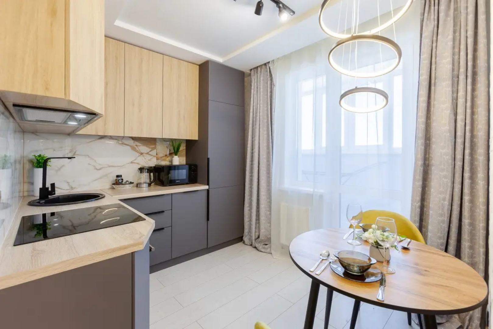 Апартаменты Уютные Апарты RentPlaza 1 с Красивым Видом