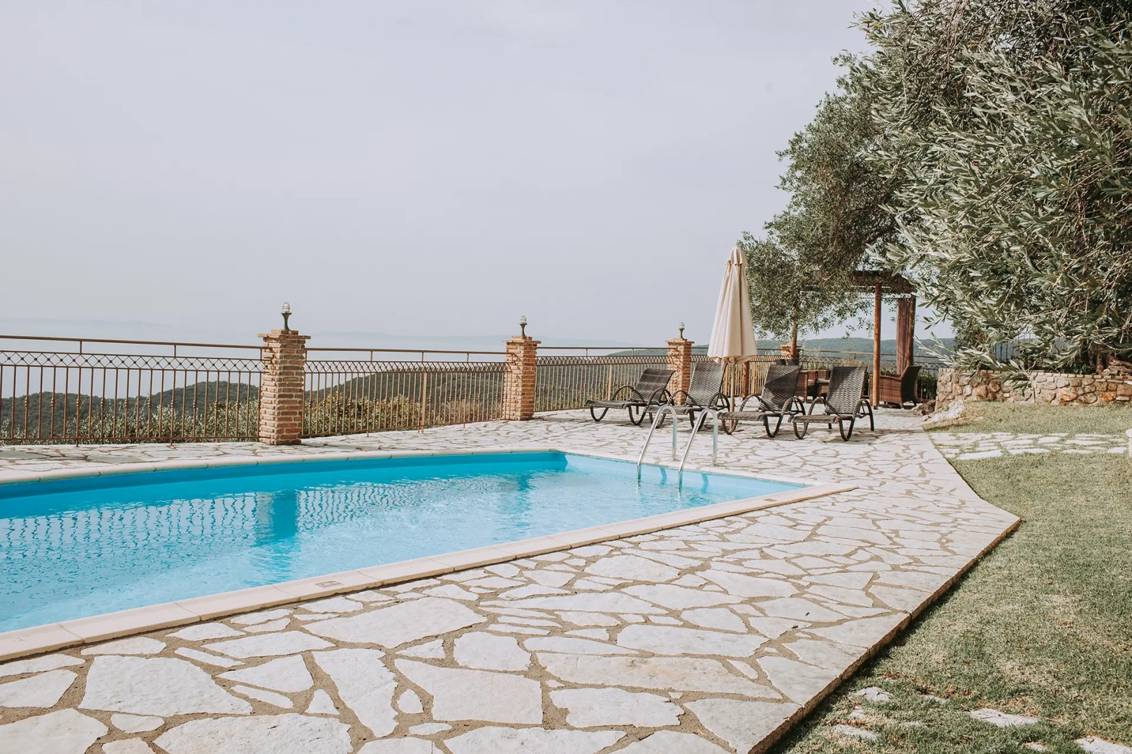 Курортный отель Apolis villas & Suites Resort