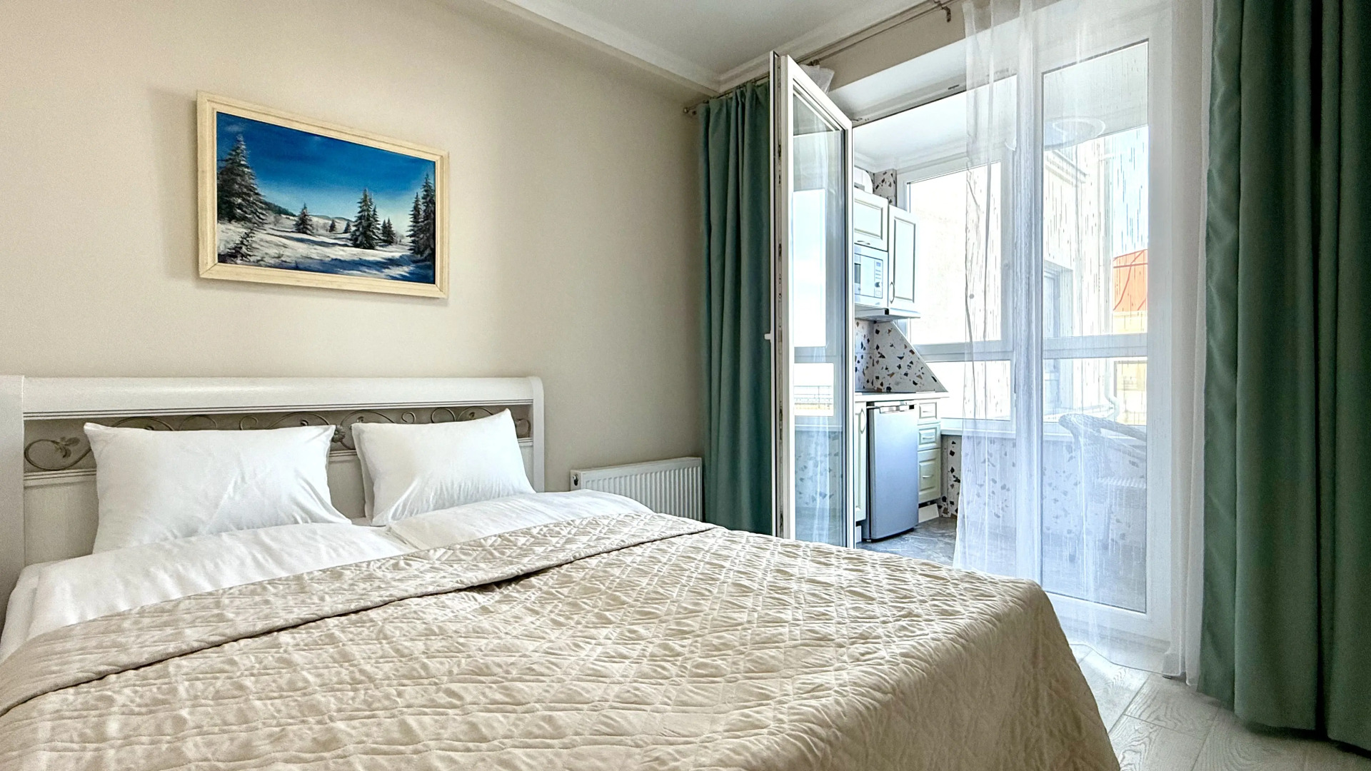 Апартаменты уютные ApartMari Пионерский: с видом на море, первая линия с выходом на пляж