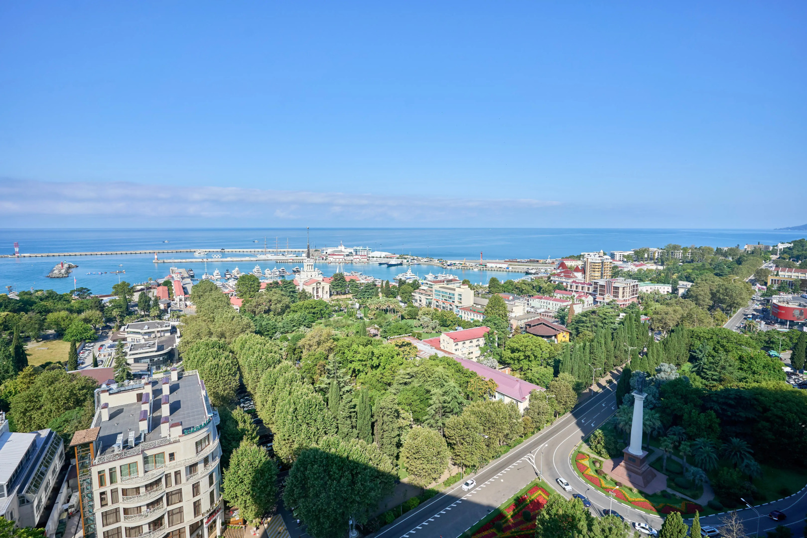 Апартаменты с Шикарным Видом на Море в Центре Сочи