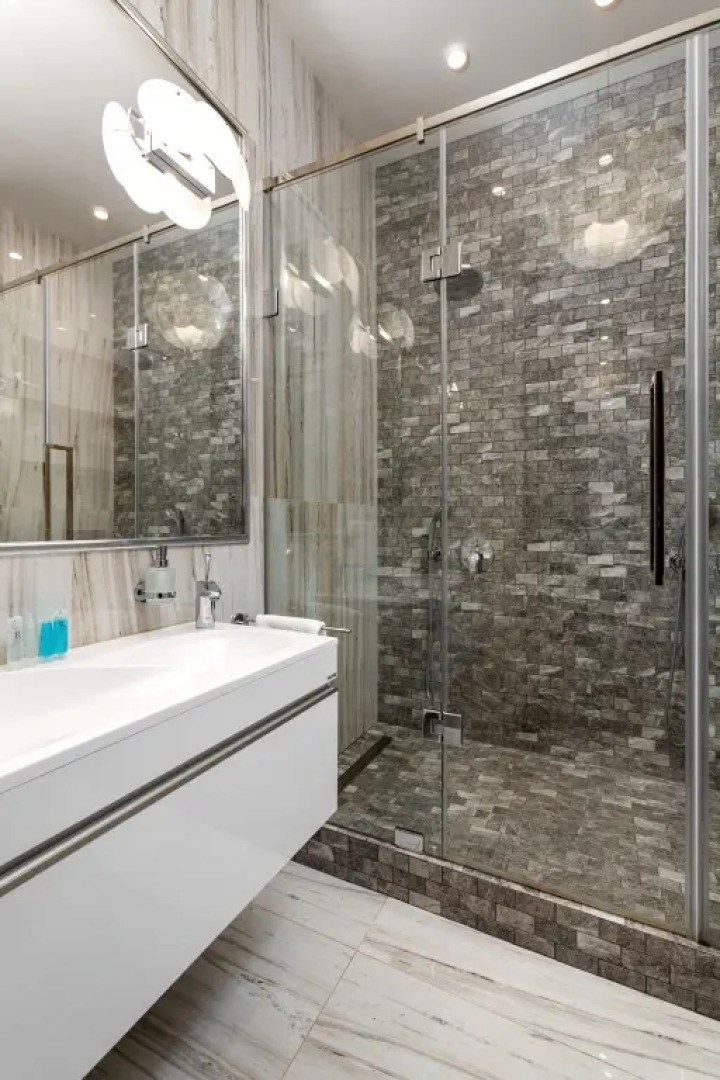 Romantic apart on 71 floor