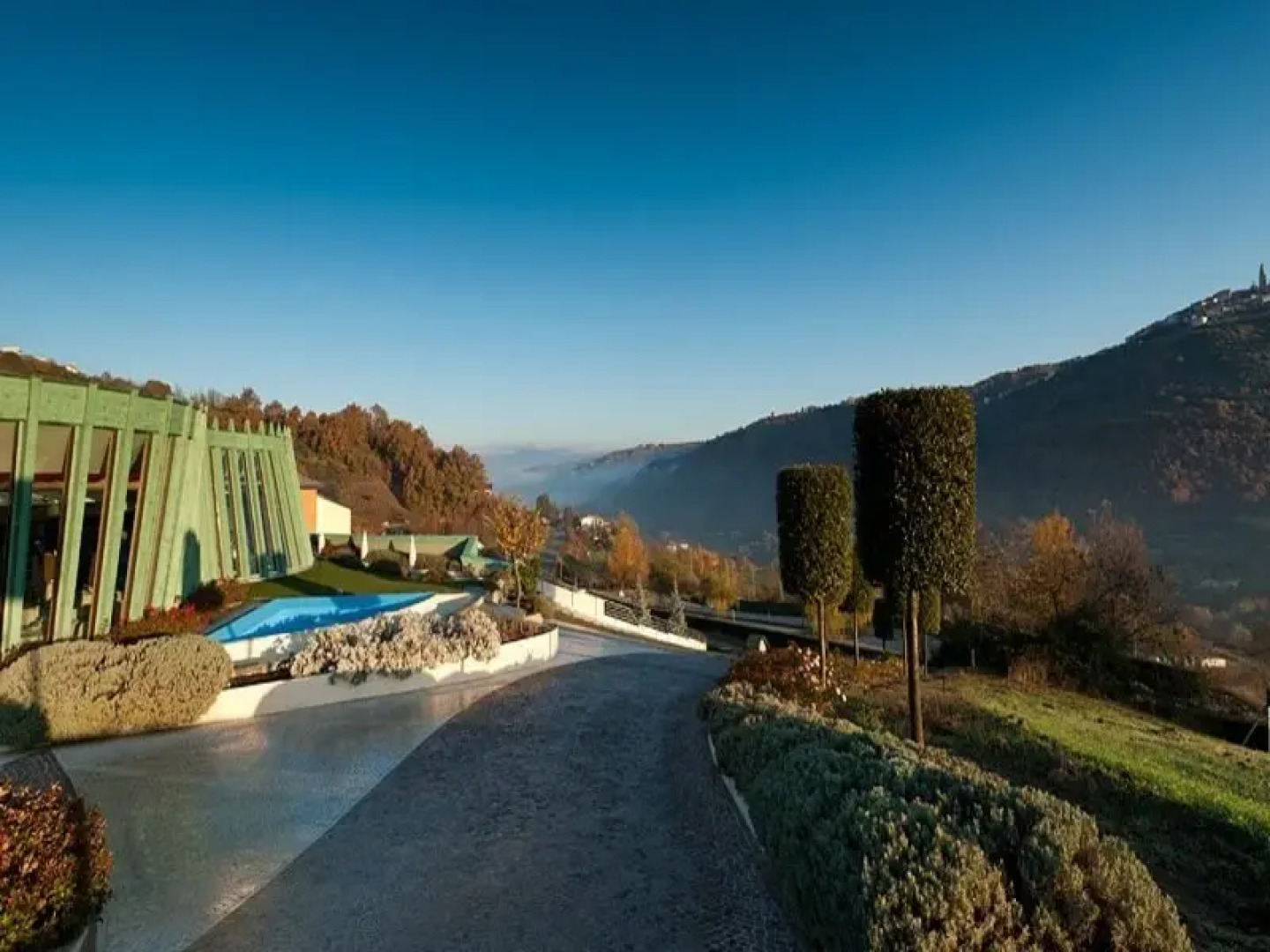 Отель Bouganville Hill Resort & Wellness Space