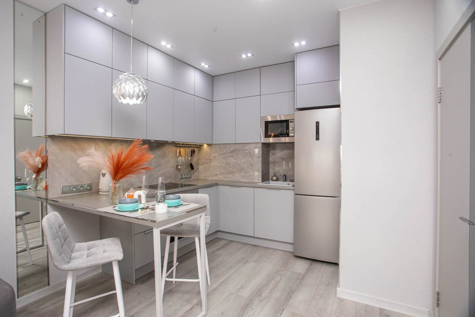 Апартаменты Unique Apart Одри с панорамным видом на город и Московскую площадь на Терешковой 16