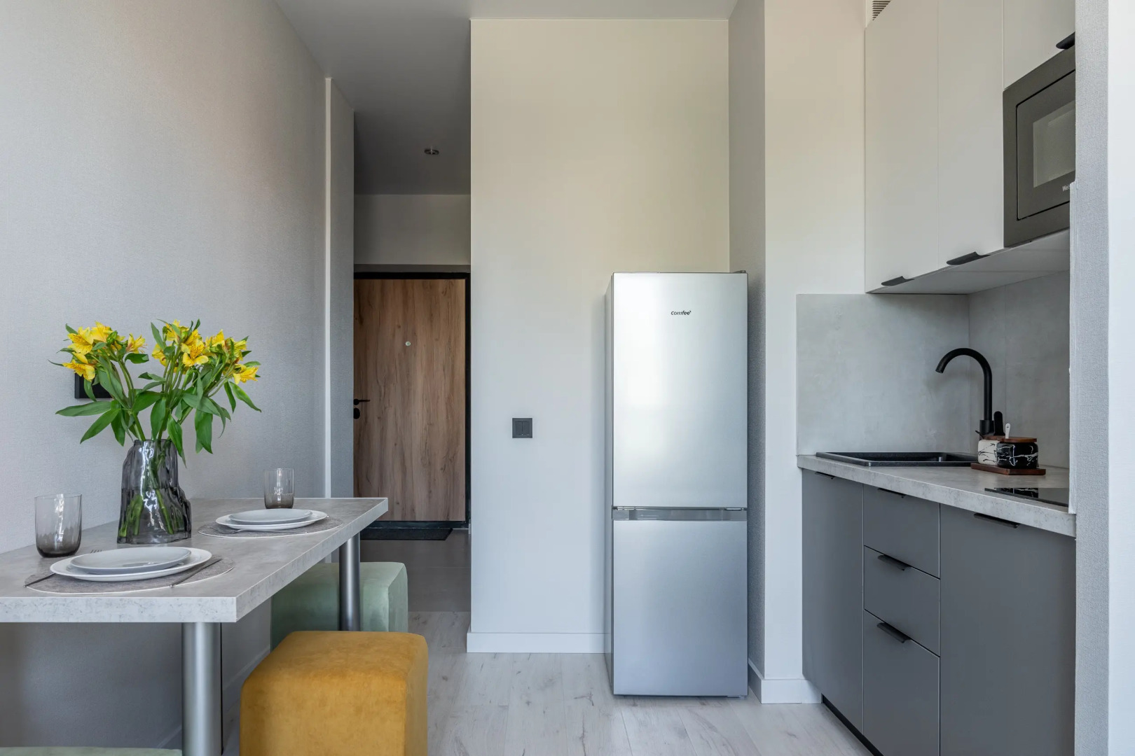 Апартаменты с креслом-коконом на балконе Stepanenkov на Свердлова 32б