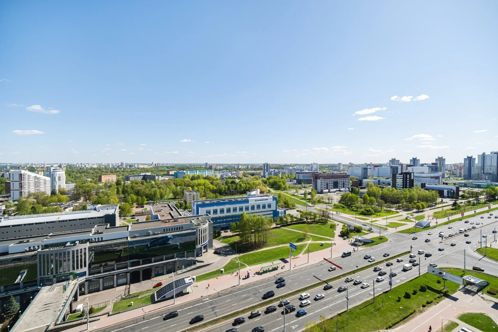 Апартаменты с захватывающим видом на проспект Дзержинского