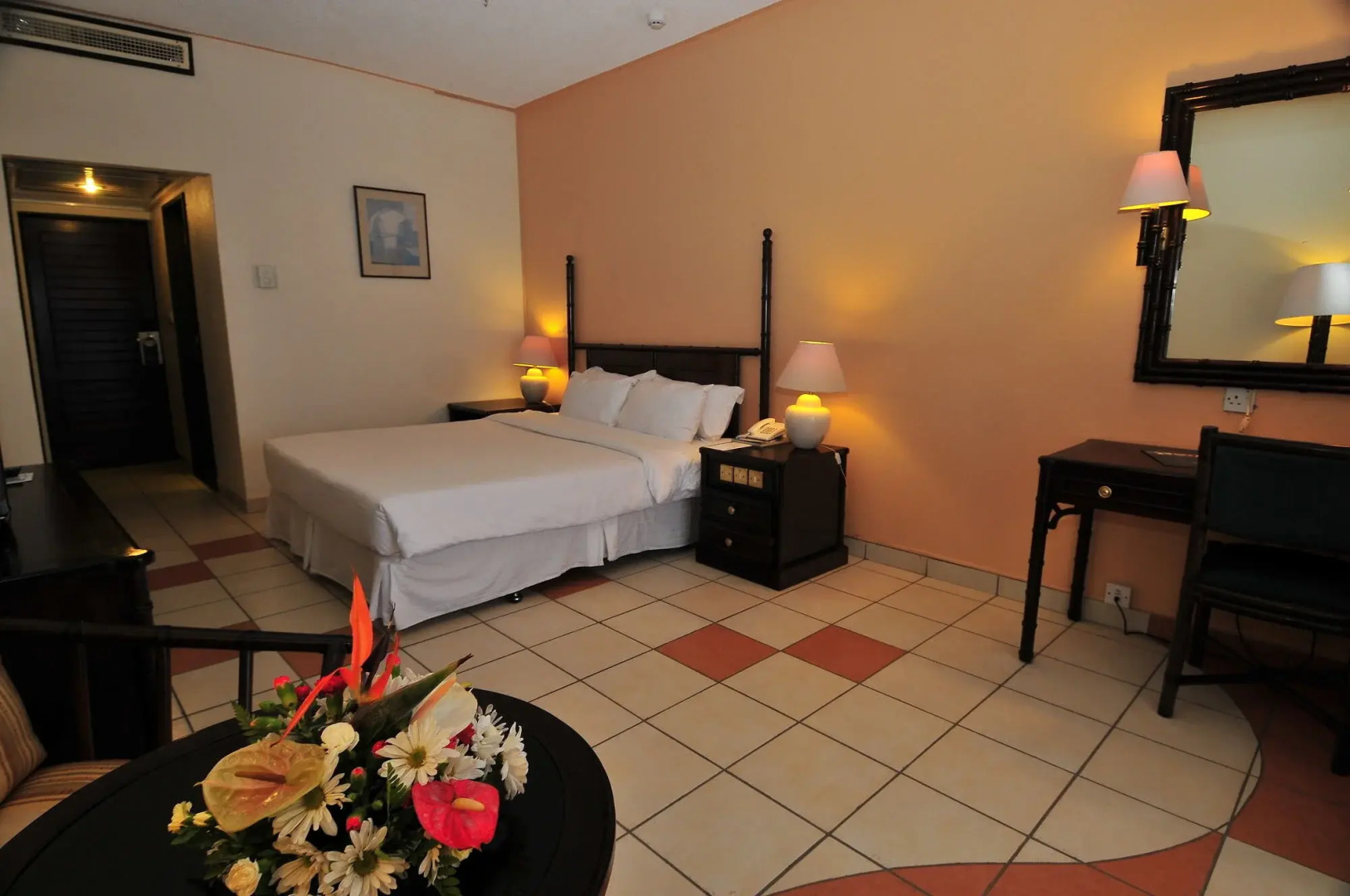 Курортный отель Mombasa Continental Resort