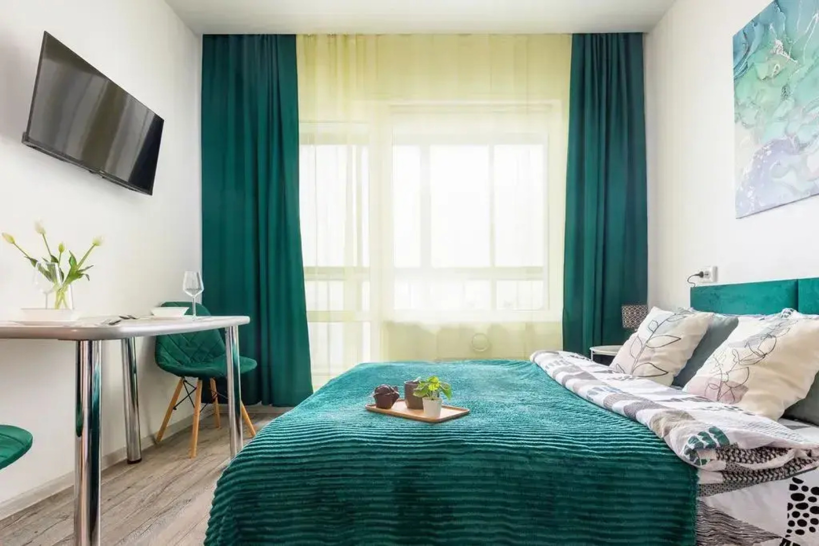 Апартаменты светлые на 16 этаже