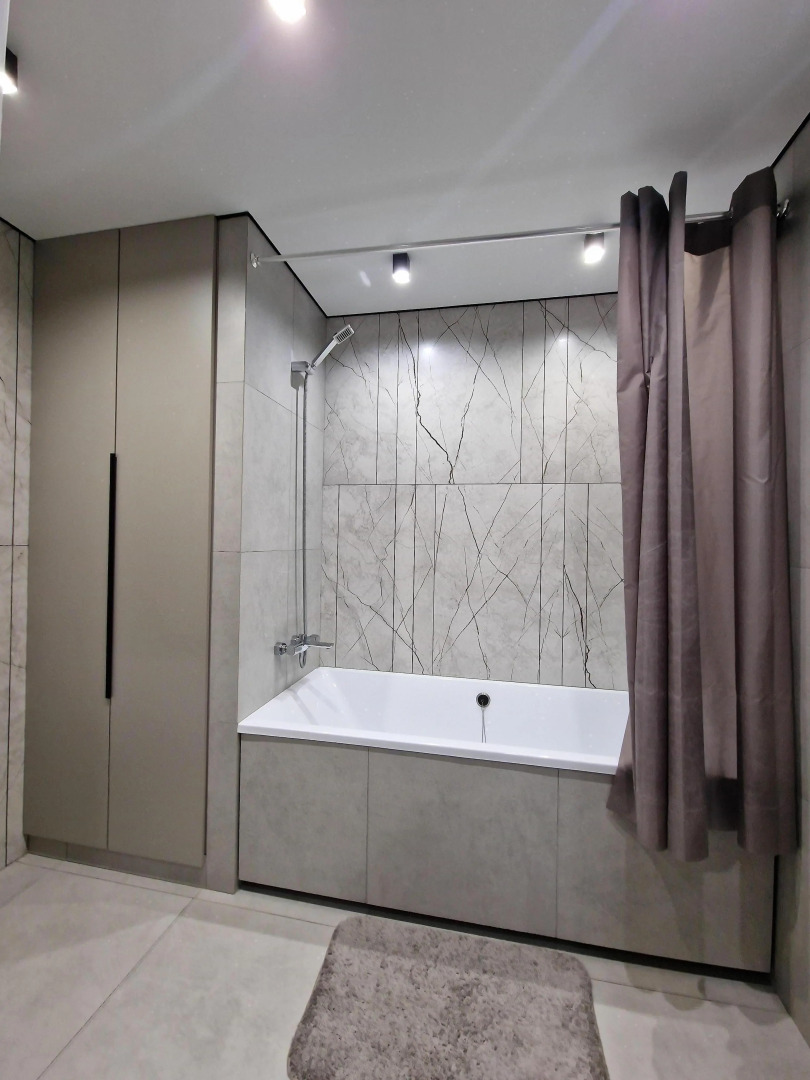 Апартаменты в Центре с Гостинной и 2 Спальнями