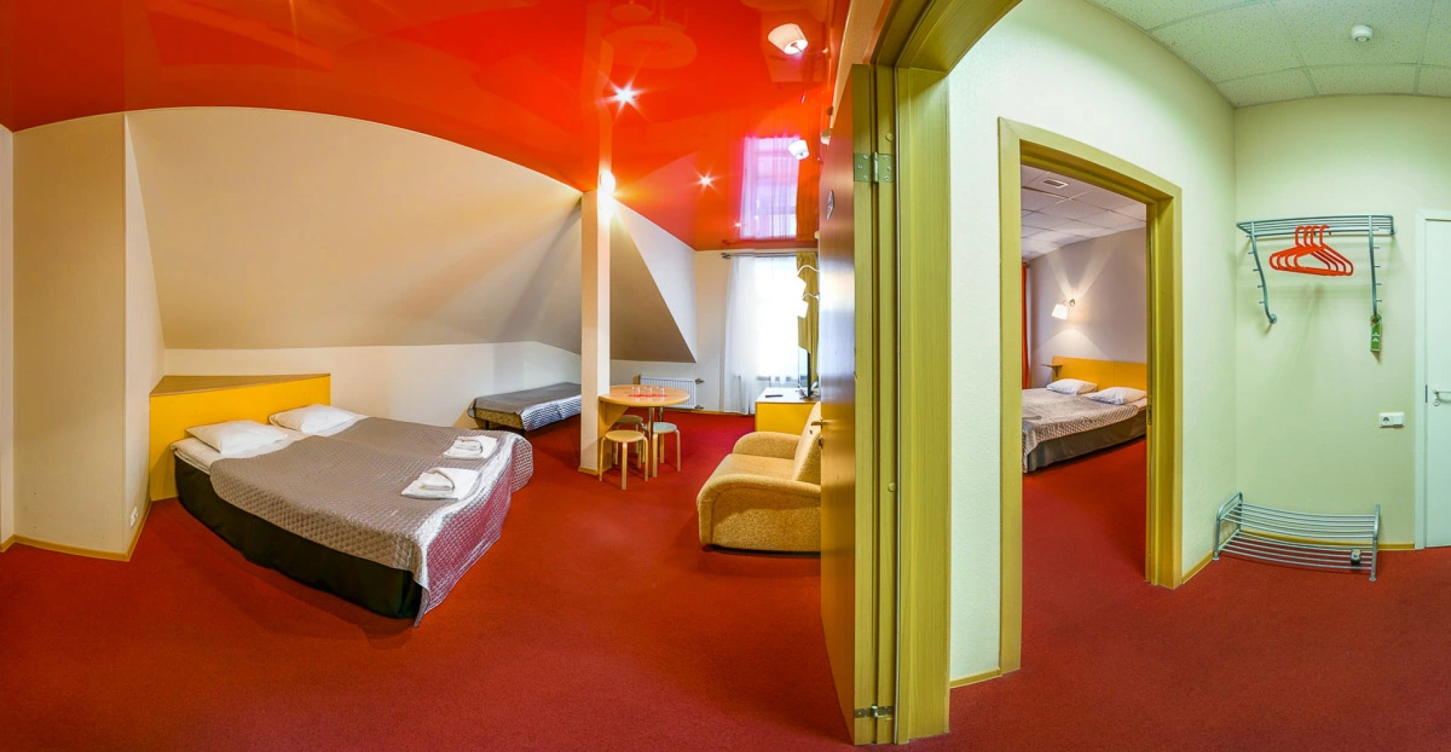 Отель Red Apple