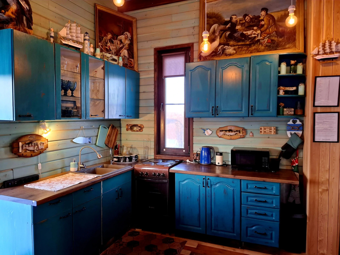 Гостевой Дом с кораблем на берегу реки