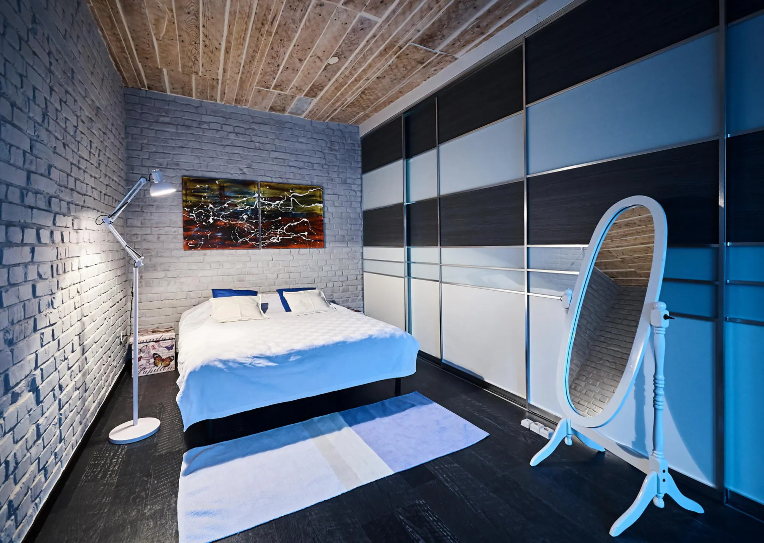 Апартаменты Loft In The Center