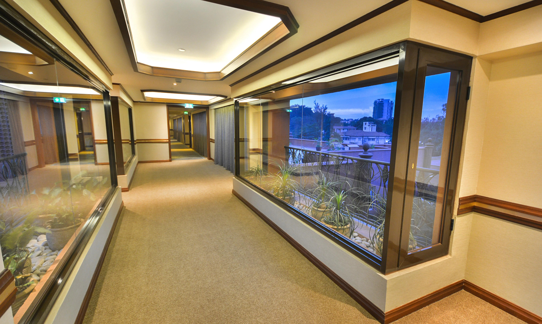 Отель Kampala Serena