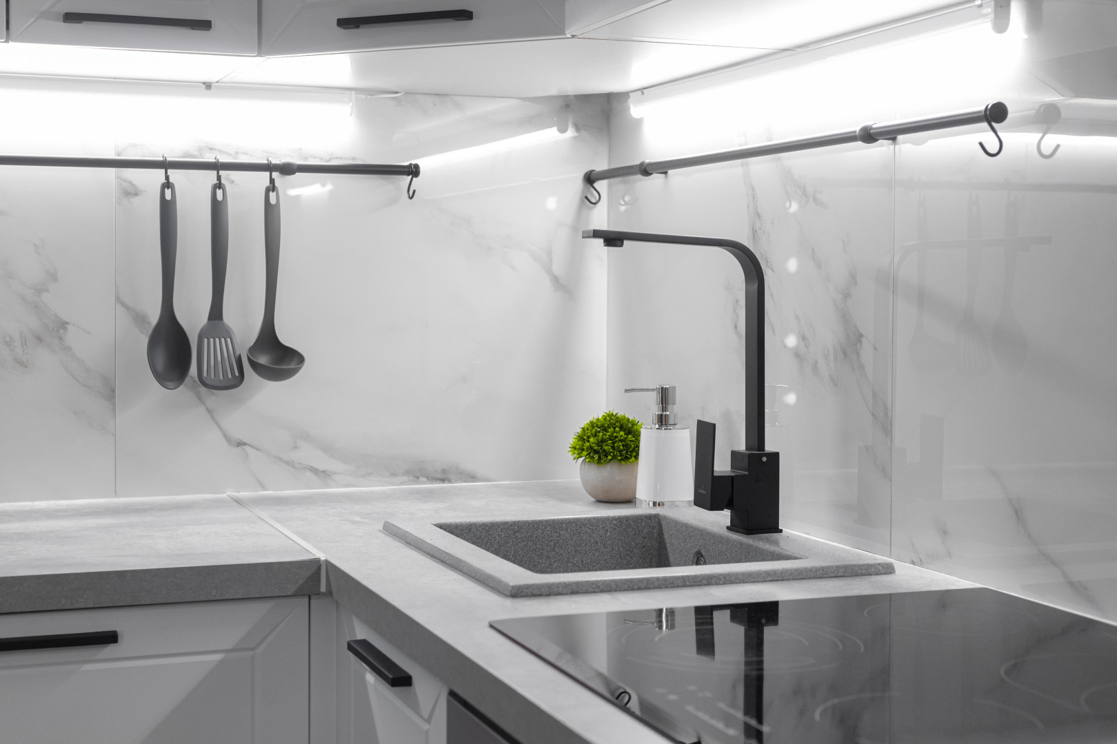 Апартаменты Lalapart Gray stone на 30 этаже небоскреба Савеловский Сити