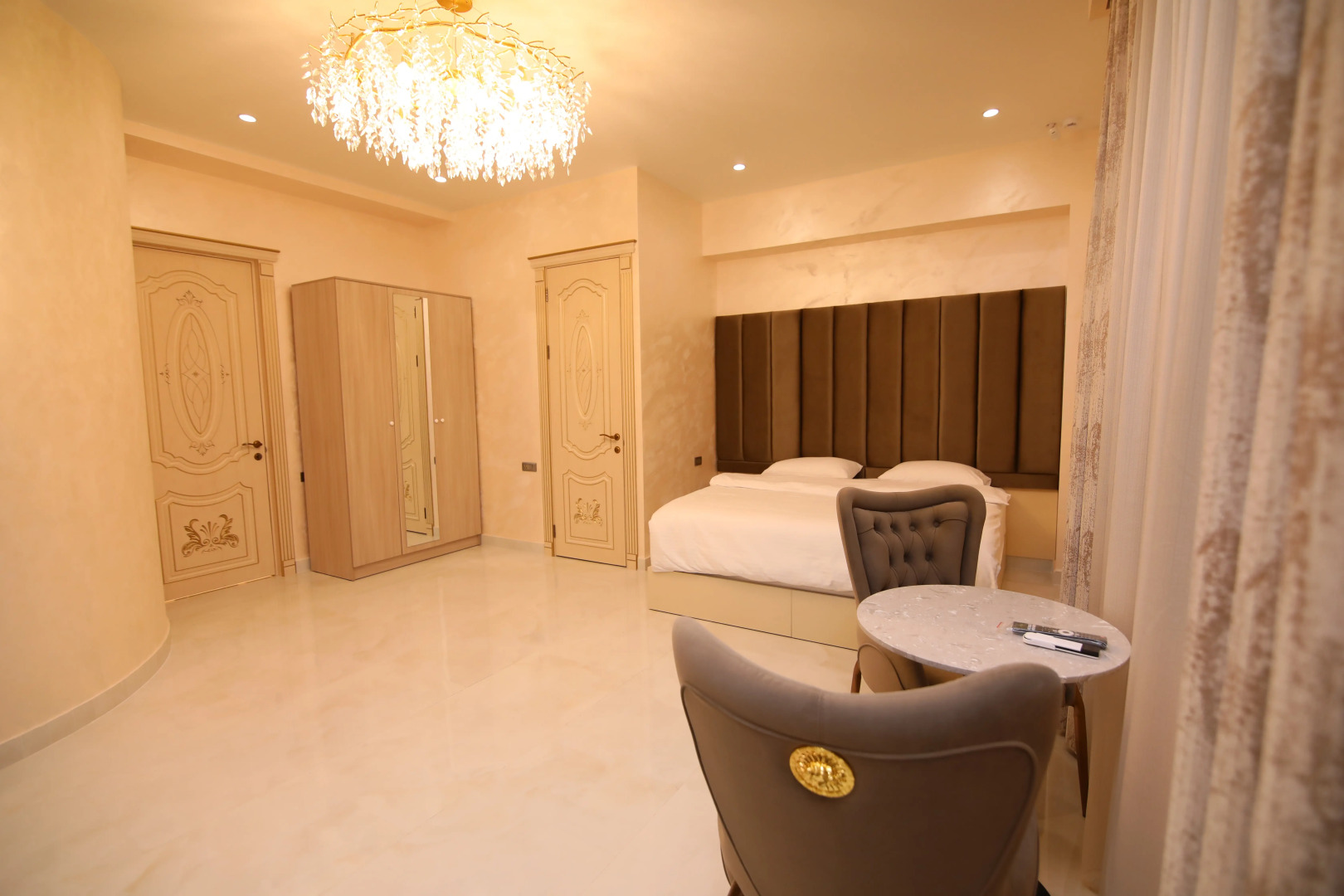 Отель Louvre Home