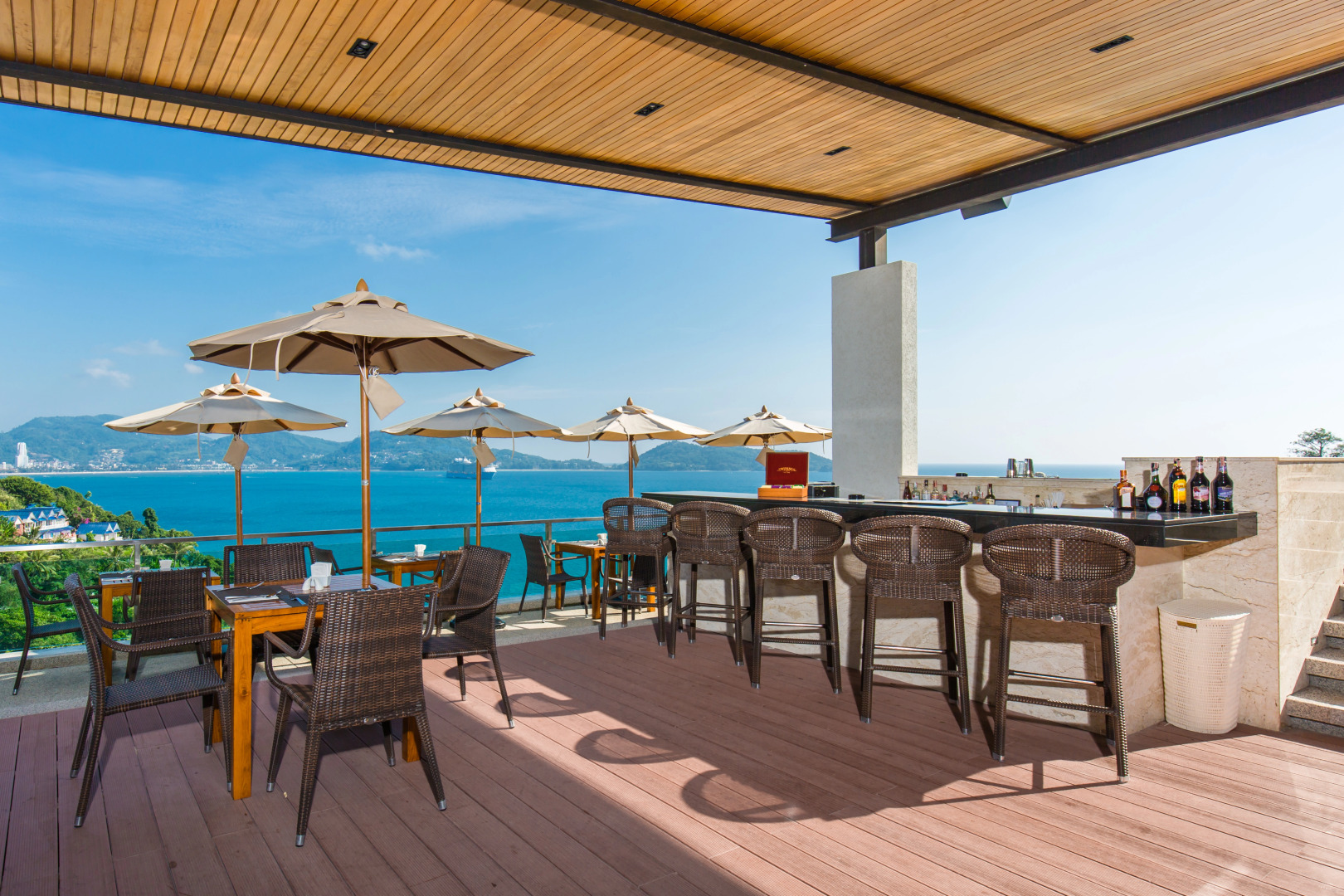 Отель Wyndham Grand Phuket Kalim Bay