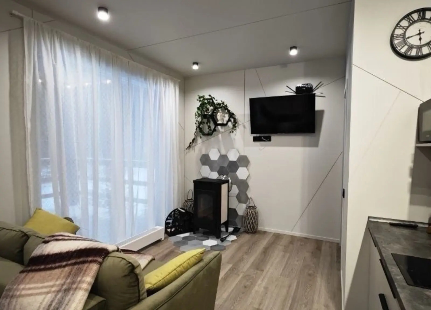 Частный дом с камином и потрясающим видом на лес