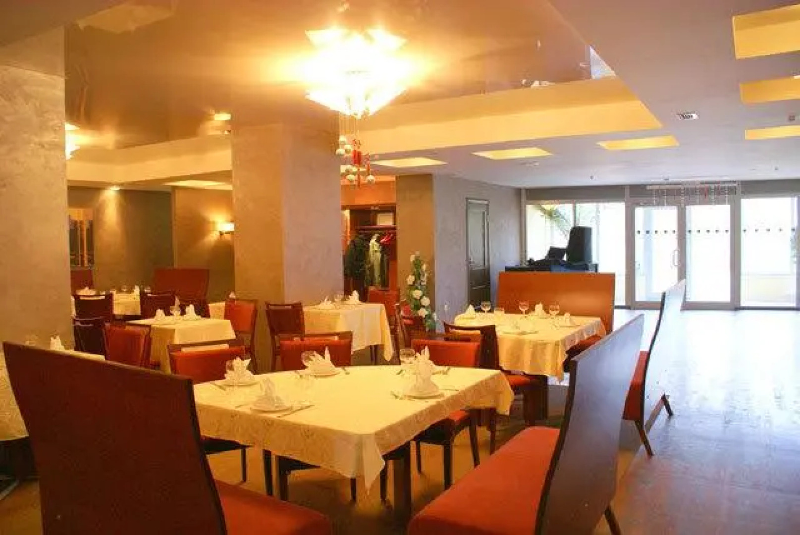 Отель Раушен