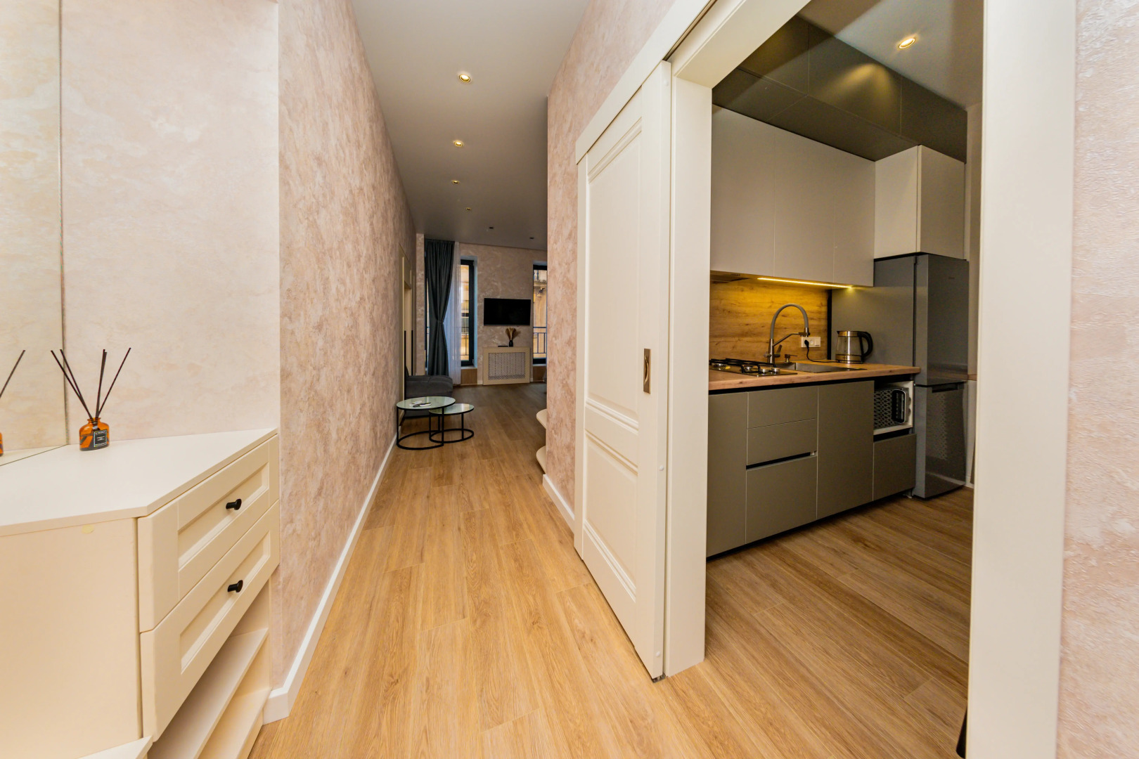 Квартира в Сталинском Доме в Центре у Набережной на 3 Гостей