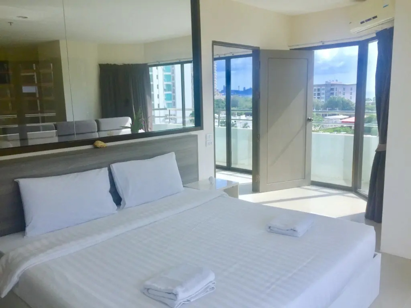 Апартаменты R-Con Wongamat