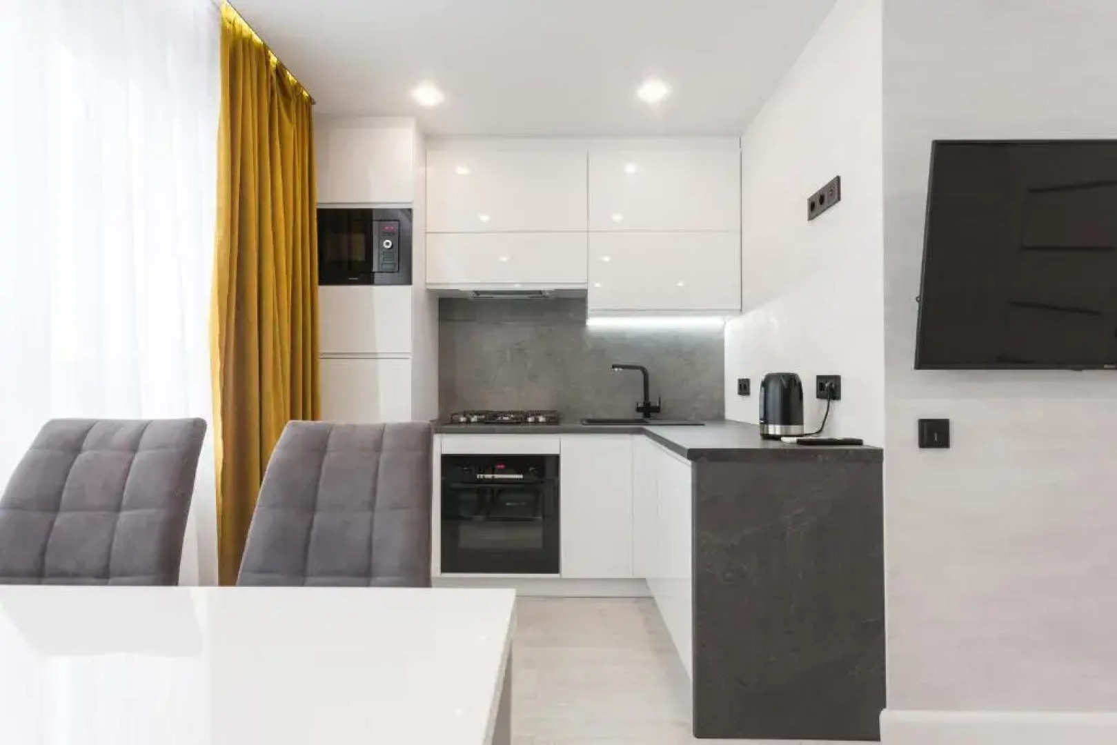 Апартаменты Трёхкомнатный Люкс, центр, площадь Победы, Черняховского 10А, Колибри#10А