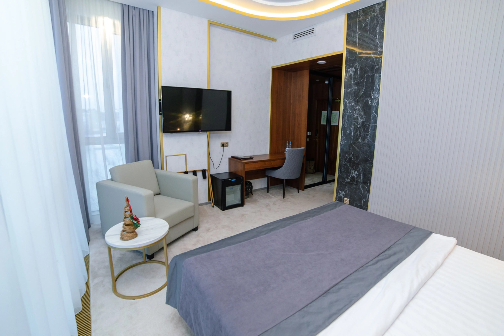 Отель Довгий