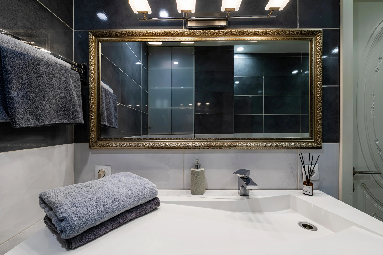 Квартира Улучшенная двухкомнатная во внутреннем дворике Баумана