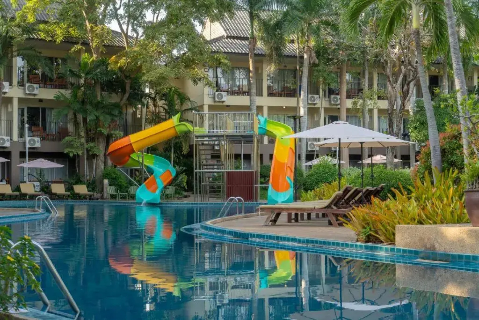 Отель The Green Park Resort
