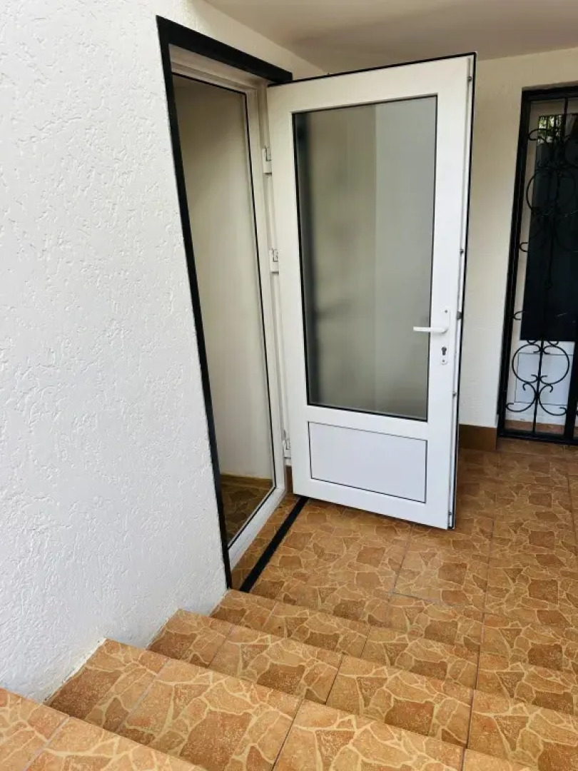 Апартаменты Феодосийский залив однокомнатная студия в цоколе