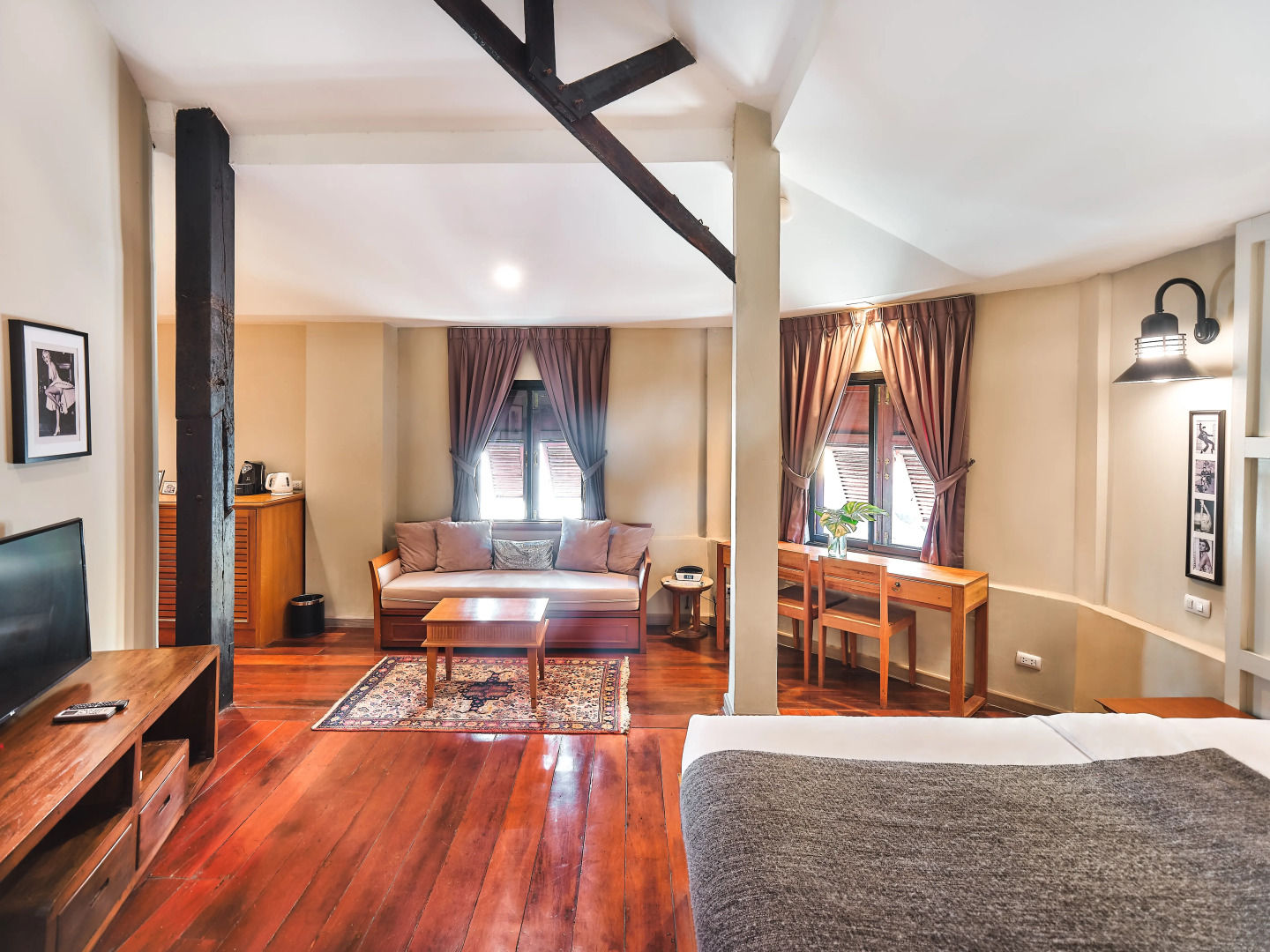 Отель Prince Theatre Heritage Stay