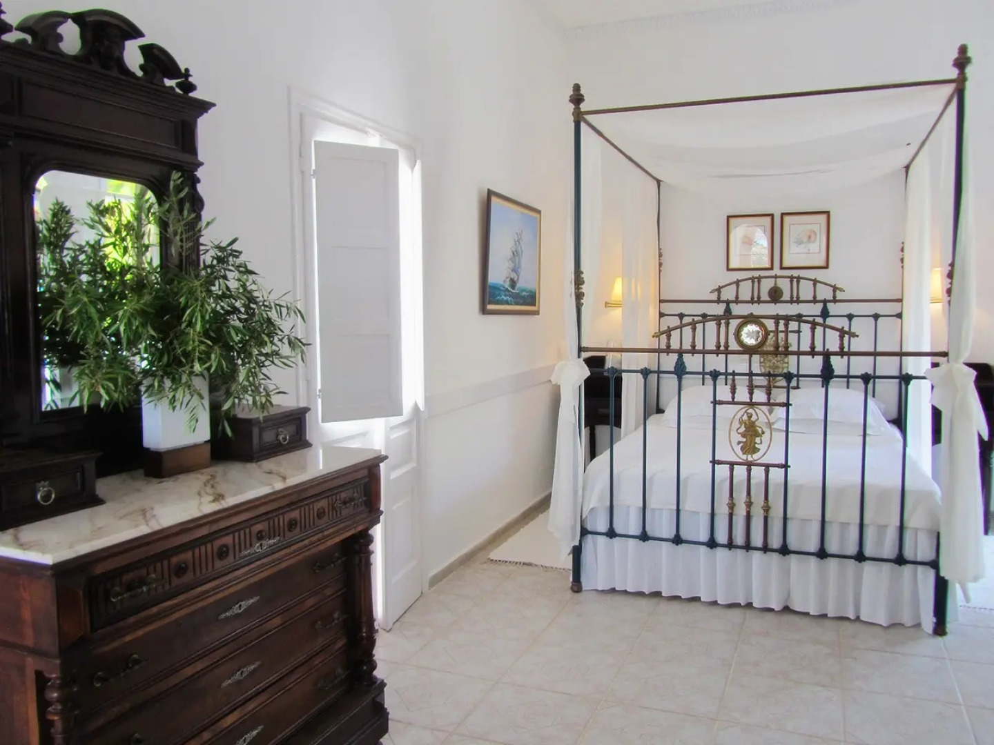 Отель Porto Scoutari Romantic Hotel & Suites