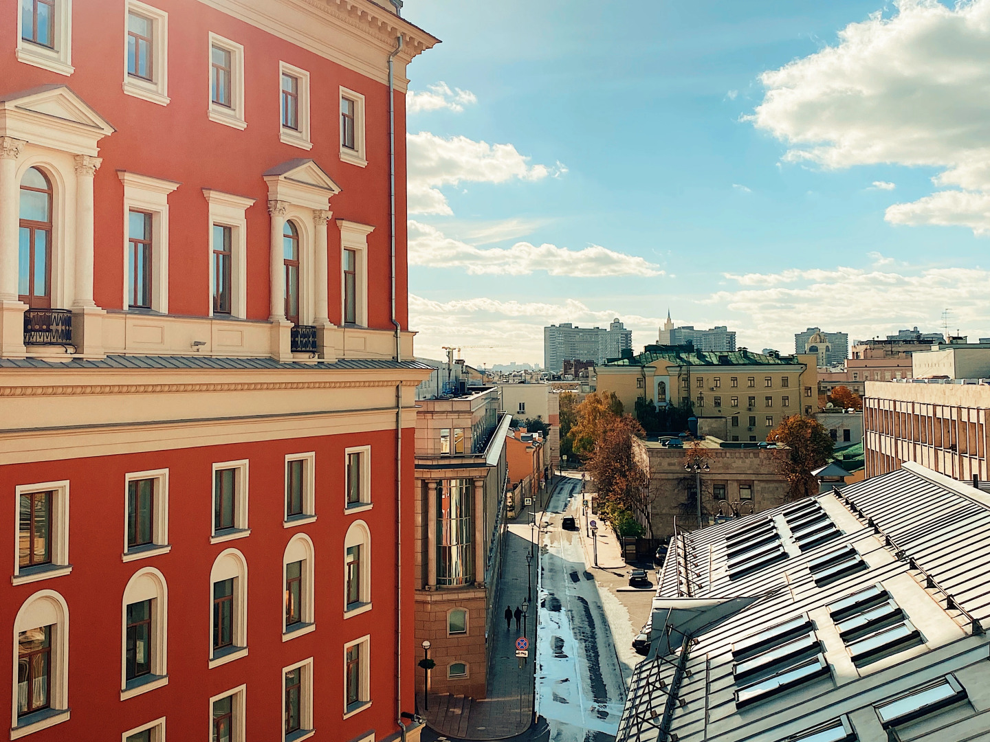 Апартаменты с балконами и видом на тверскую площадь и Мэрию Москвы