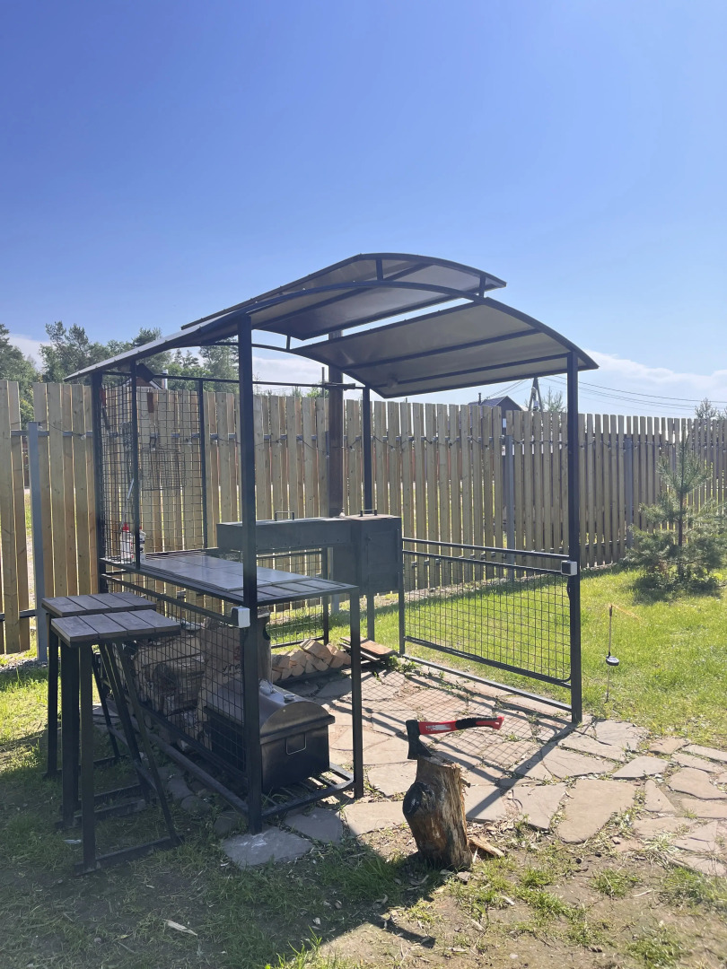 Частный дом в соснах