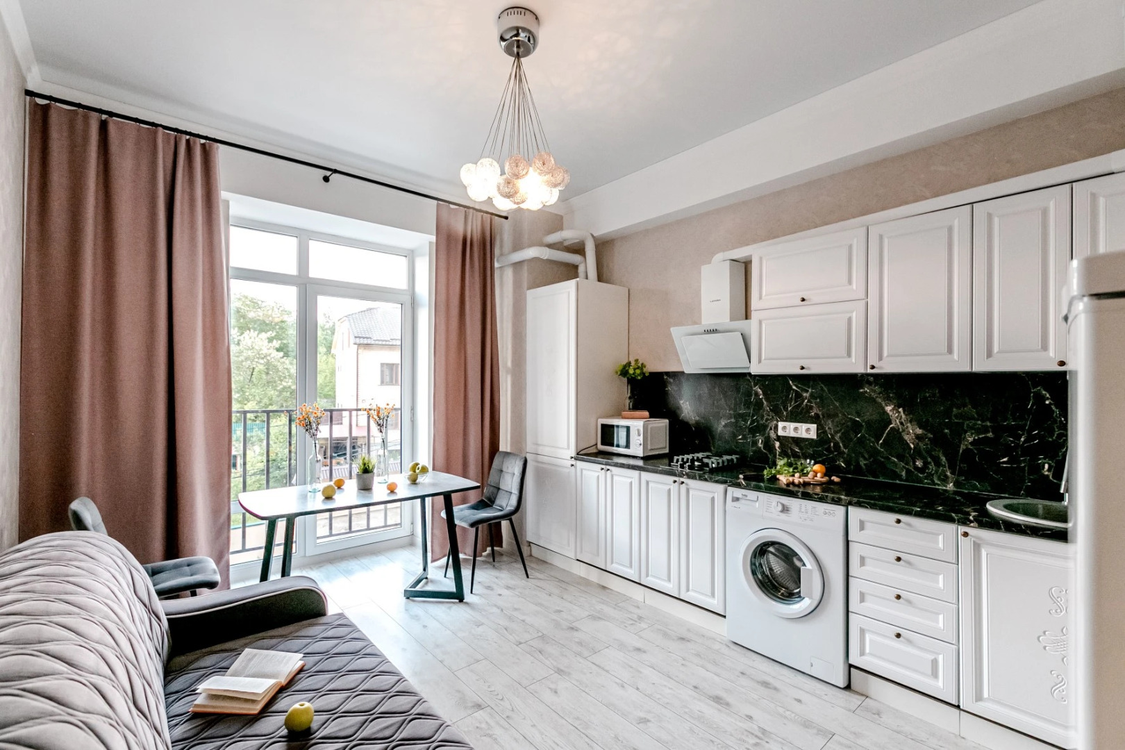 Апартаменты Мята Ирины Савельевой - У входа в парк к долине роз