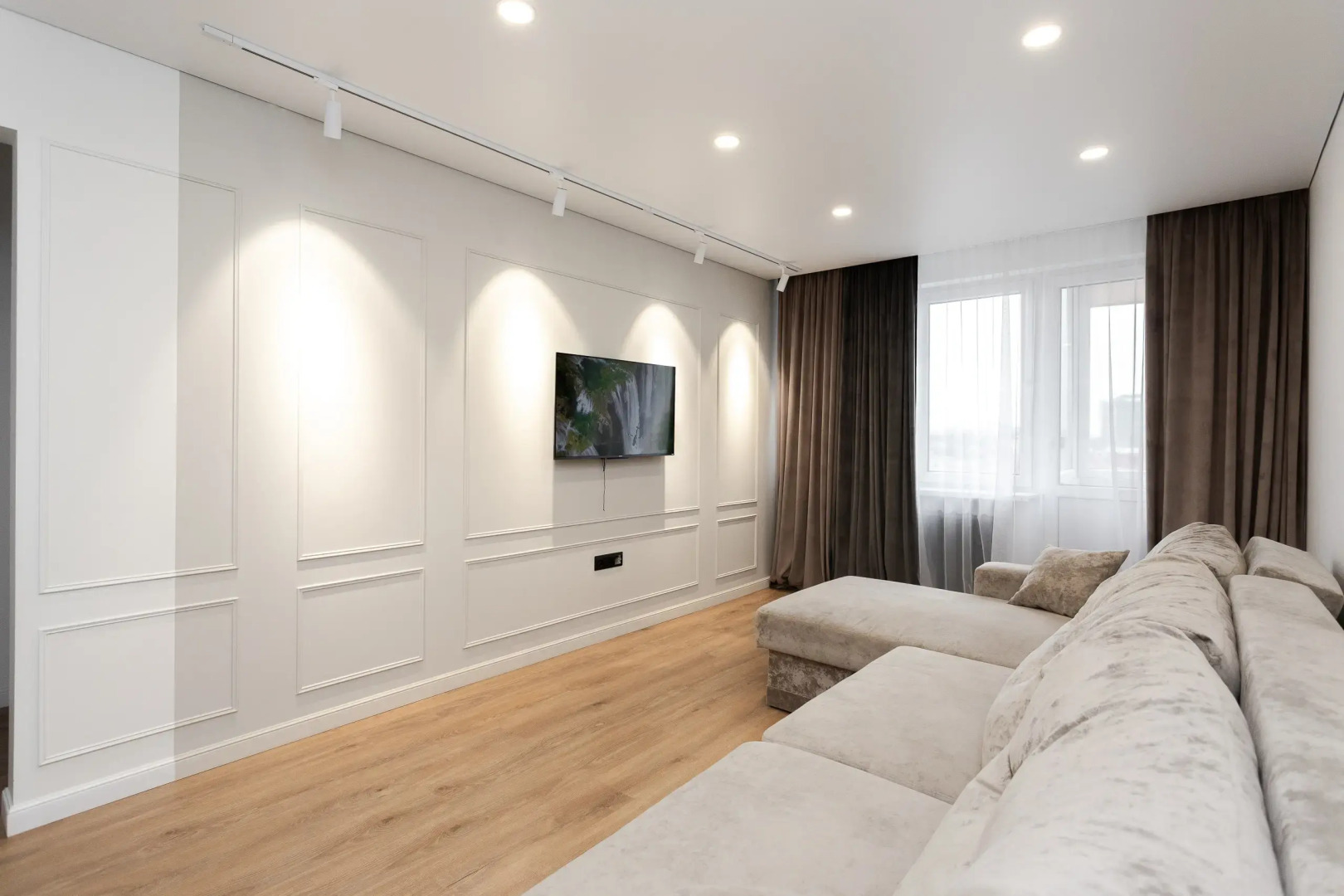 Квартира уютная трехкомнатная с двумя балконами рядом с островом Канта